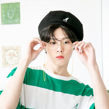 wooseok, solista